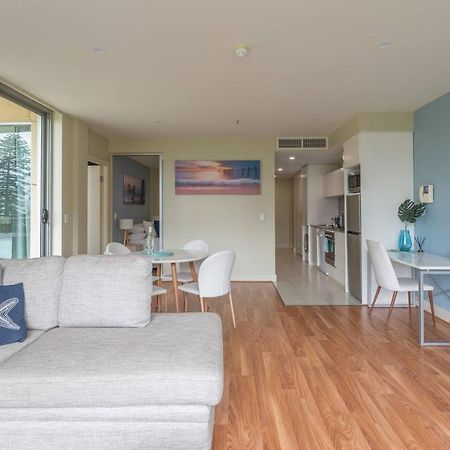 Beachside Luxury Apartments One & Two Bedroom In Beachfront Oaks Pier Building Glenelg Exterior photo