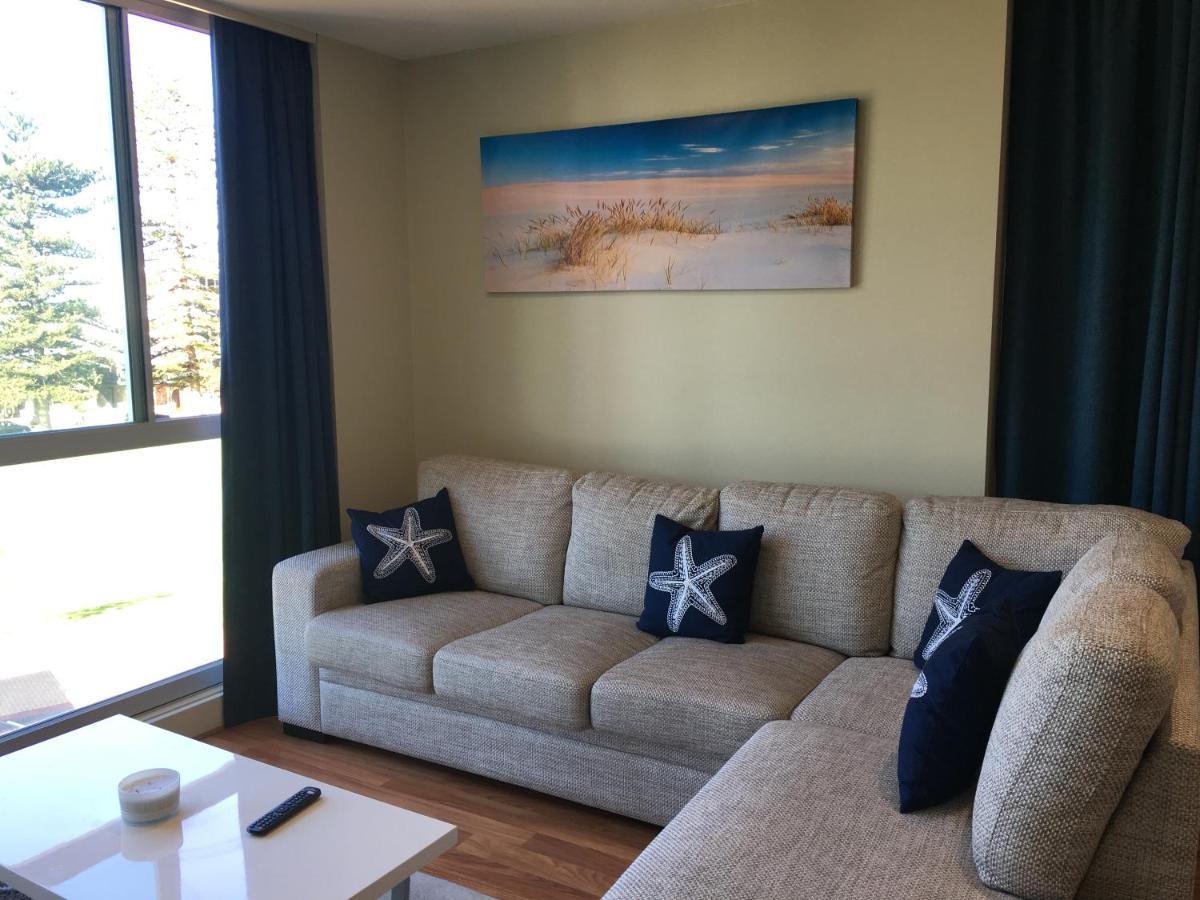 Beachside Luxury Apartments One & Two Bedroom In Beachfront Oaks Pier Building Glenelg Exterior photo