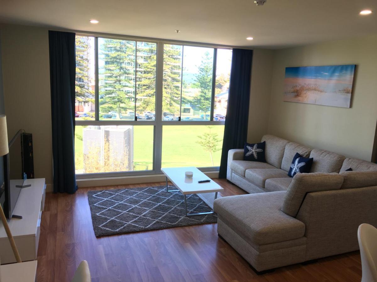 Beachside Luxury Apartments One & Two Bedroom In Beachfront Oaks Pier Building Glenelg Exterior photo