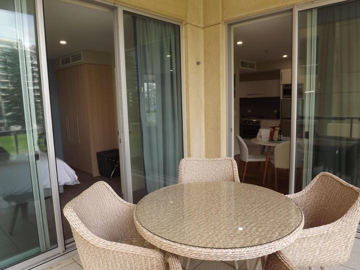 Beachside Luxury Apartments One & Two Bedroom In Beachfront Oaks Pier Building Glenelg Exterior photo