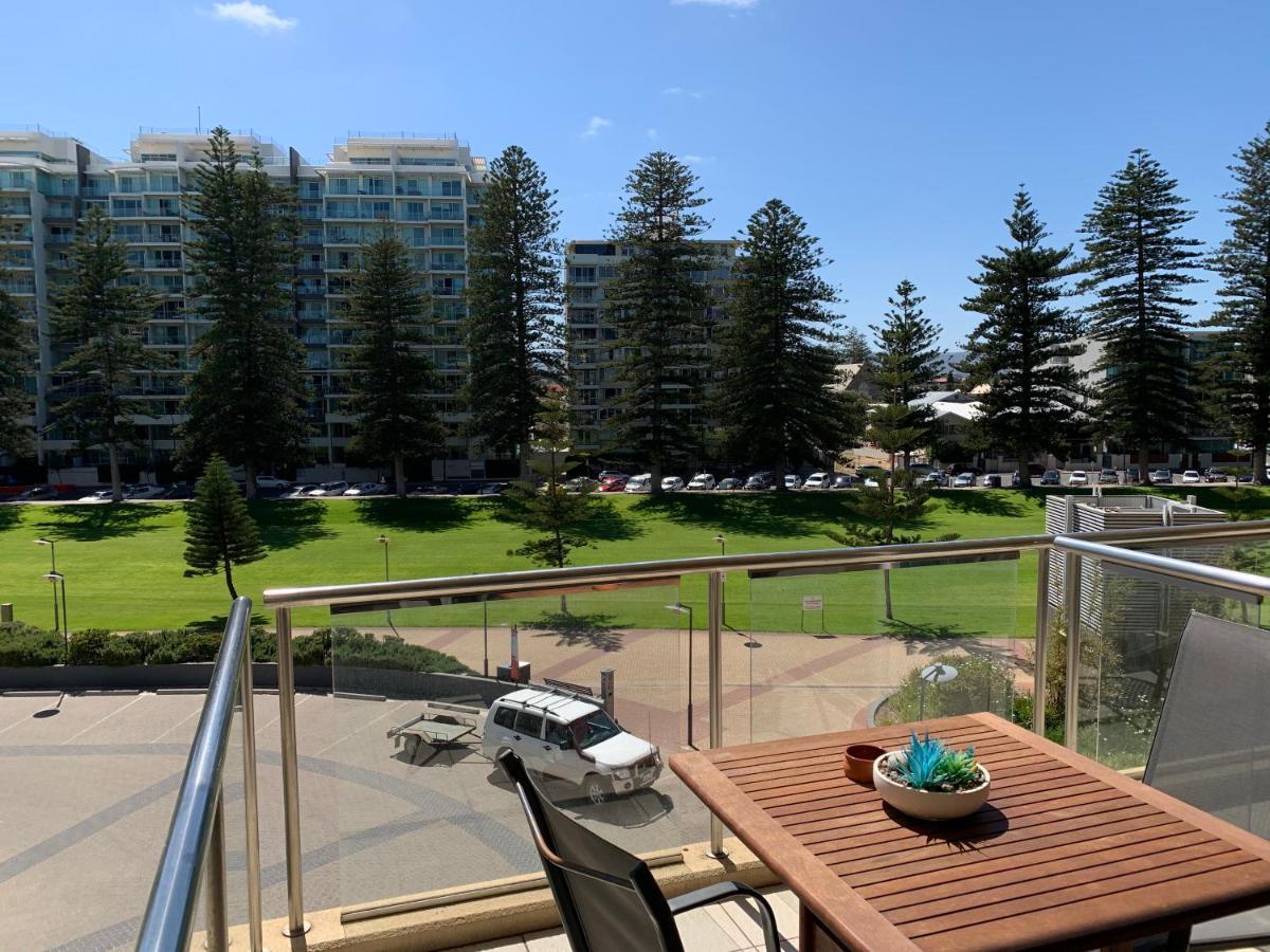Beachside Luxury Apartments One & Two Bedroom In Beachfront Oaks Pier Building Glenelg Exterior photo