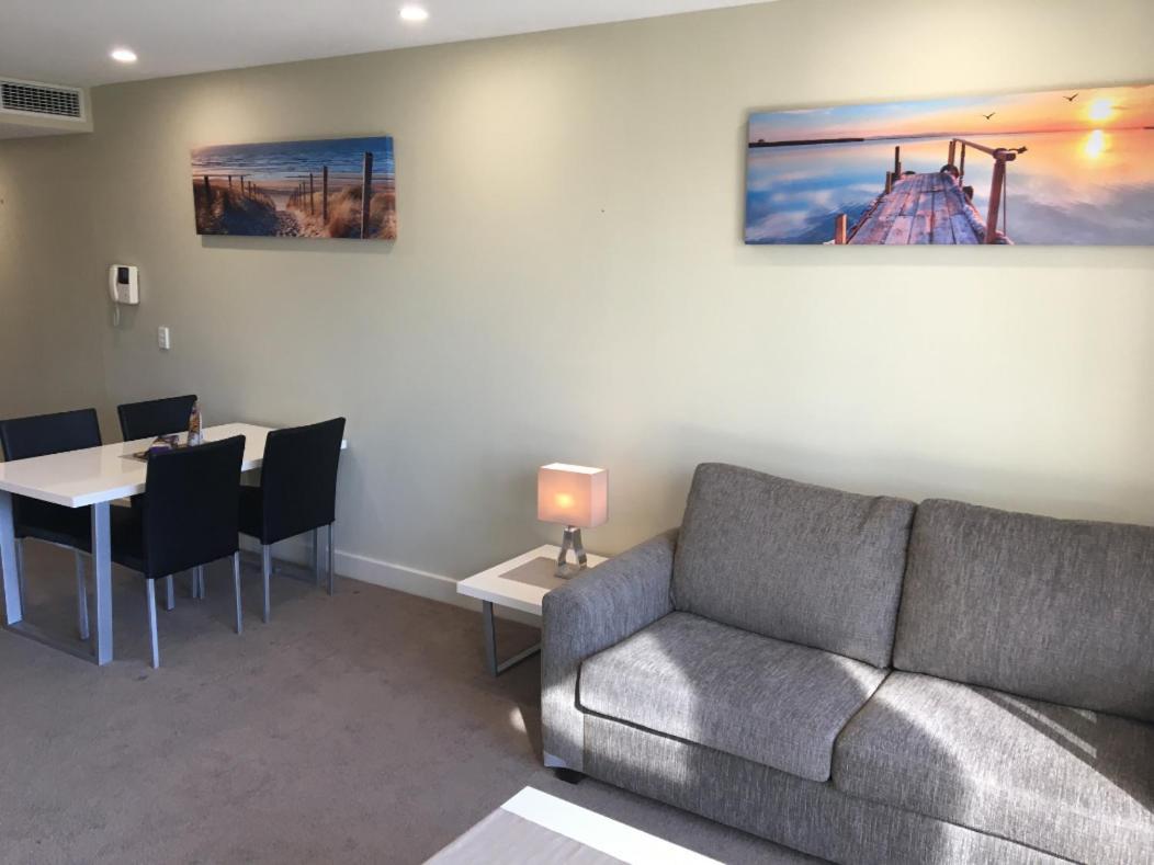 Beachside Luxury Apartments One & Two Bedroom In Beachfront Oaks Pier Building Glenelg Exterior photo