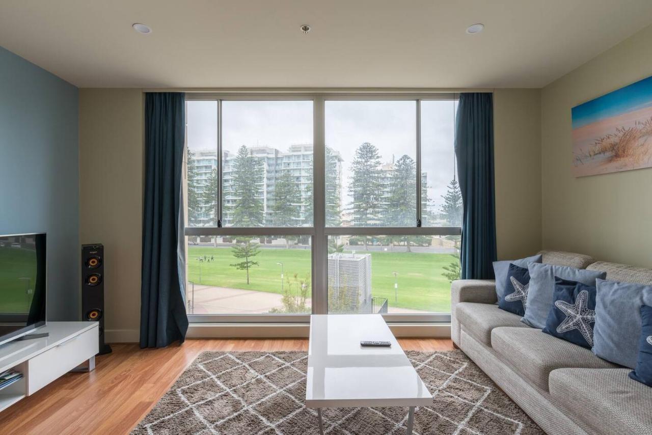 Beachside Luxury Apartments One & Two Bedroom In Beachfront Oaks Pier Building Glenelg Exterior photo