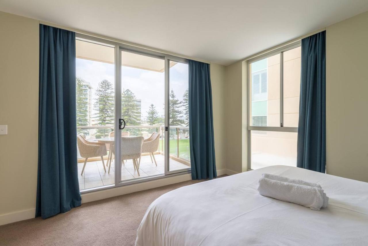 Beachside Luxury Apartments One & Two Bedroom In Beachfront Oaks Pier Building Glenelg Exterior photo