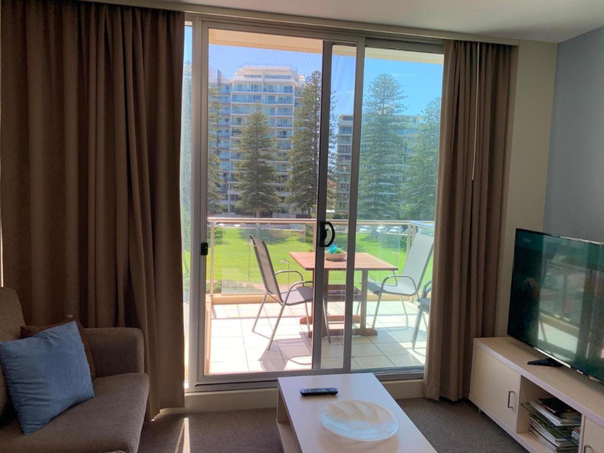 Beachside Luxury Apartments One & Two Bedroom In Beachfront Oaks Pier Building Glenelg Exterior photo