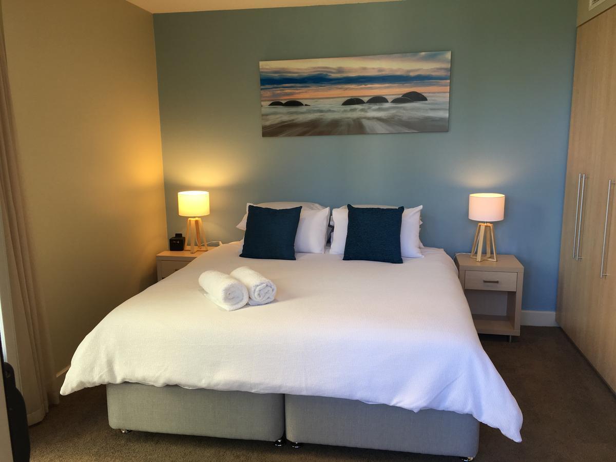 Beachside Luxury Apartments One & Two Bedroom In Beachfront Oaks Pier Building Glenelg Exterior photo